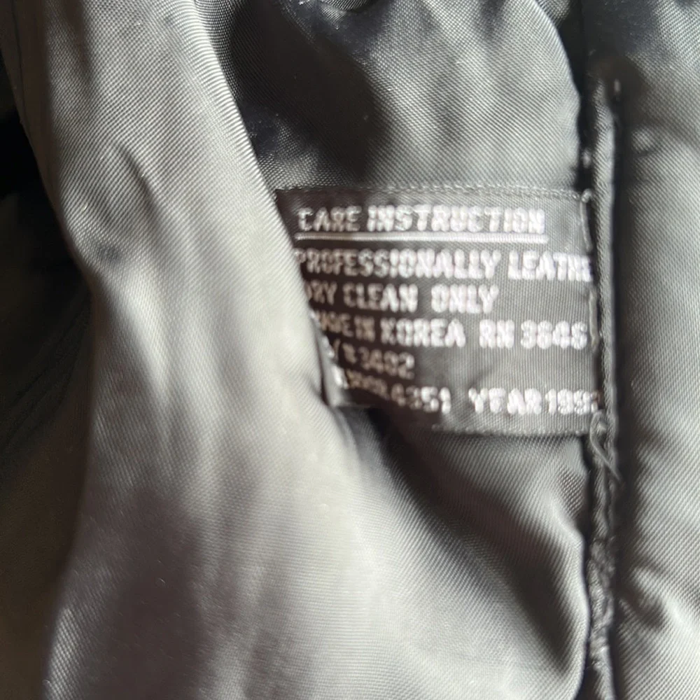 90s Leather Coat, with shoulder pads (Women L) - Picture 3 of 5